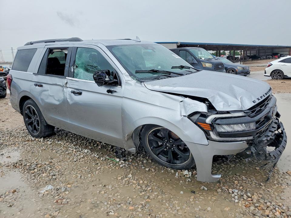 2023 Ford Expedition VIN 1FMJU1K84PEA13988 COPART salvage auction — FRONT END, TX - SALVAGE VEHICLE TITLE, sold $8,500 on 2026-07-28 (photo 4)