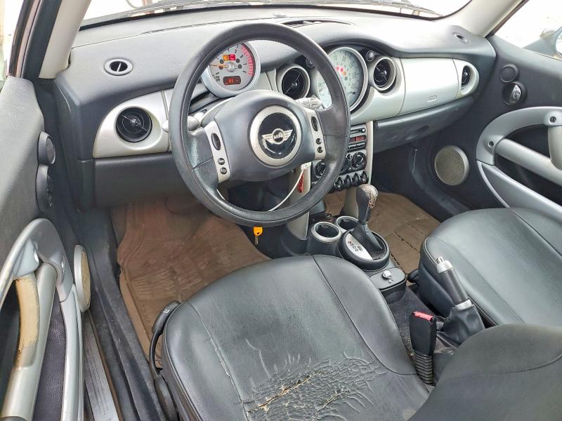2003 Mini Cooper VIN WMWRC334X3TE13318 COPART salvage auction — MINOR DENT/SCRATCHES, NC - DEALER ONLY CLEAN TITLE, sold $225 on 2026-08-12 (photo 8)