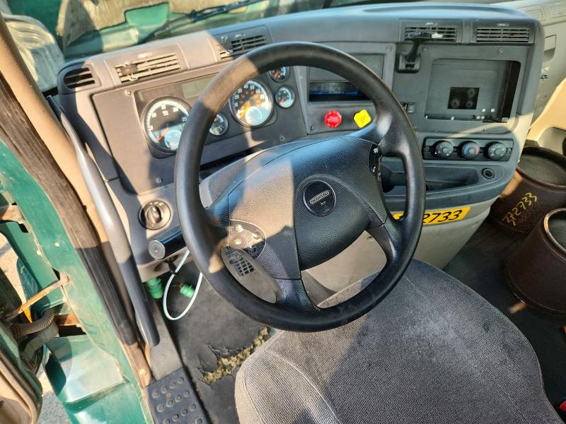 2018 Freightliner All other VIN 3AKBGADVXJSJL4561 COPART salvage auction — MINOR DENT/SCRATCHES, CT, sold $875 on 2026-07-31 (photo 8)