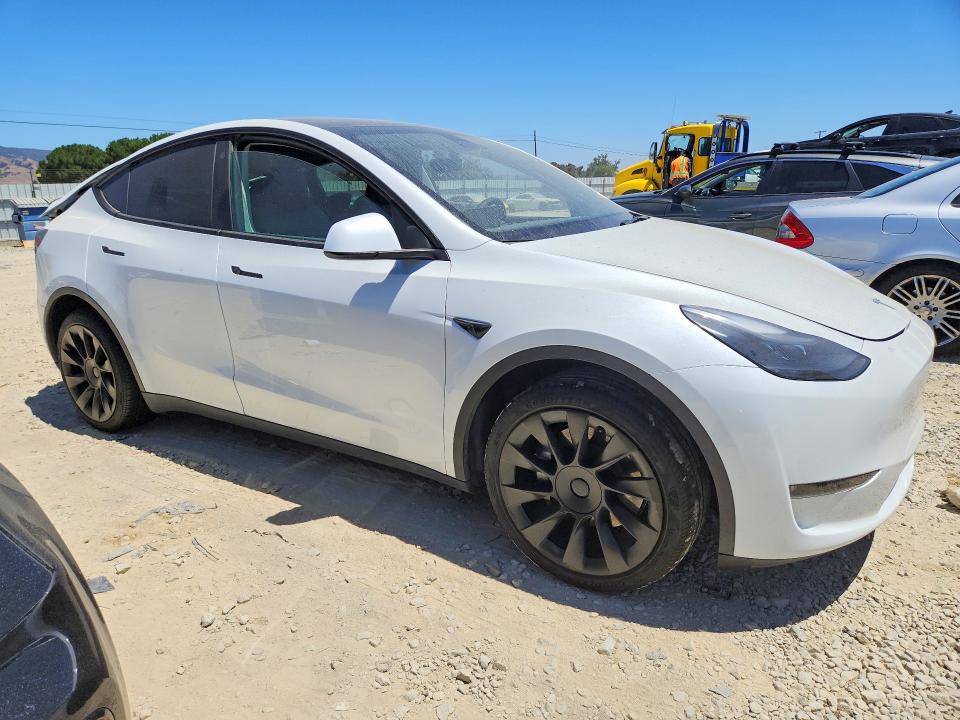 2023 Tesla Model y VIN 7SAYGDEE8PF690587 COPART salvage auction — REAR END, CA - SALVAGE CERTIFICATE, sold $2,300 on 2026-07-28 (photo 4)