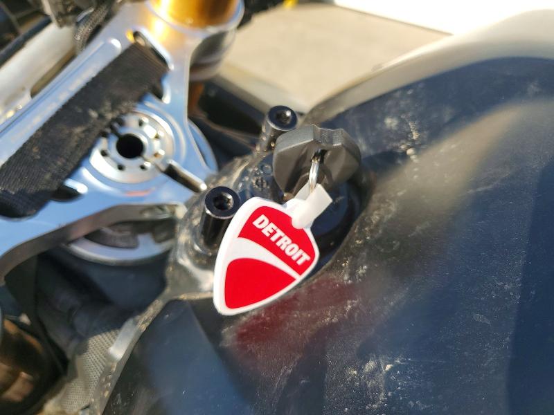 2021 Ducati Panigale VIN ZDMDAGNW4MB002112 COPART salvage auction — ROLLOVER, Mi - Scrap Certificate Of Title, sold $5,300 on 2026-08-14 (photo 8)