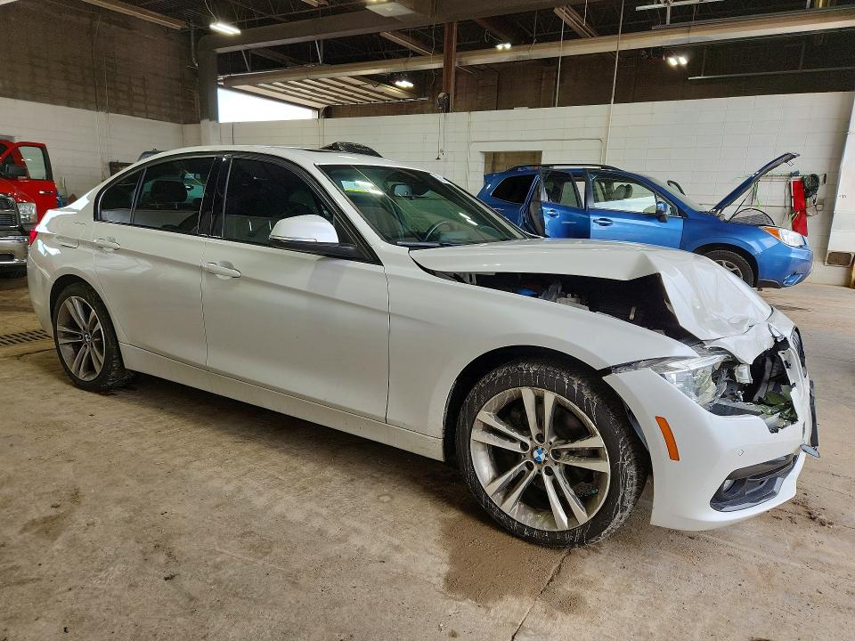 2017 BMW 3er VIN WBA8D9G35HNU62822 COPART salvage auction — FRONT END, Mn - Cert Of Title-Salvage, sold $225 on 2026-08-18 (photo 4)