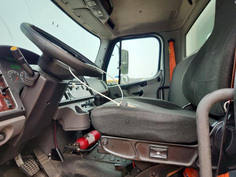 2016 Frht - freightliner VIN 1FVACWDT8GHHP4177 COPART salvage auction — SIDE, NE - CERT OF TITLE-SALVAGE, sold $5,300 on 2026-08-26 (photo 7)