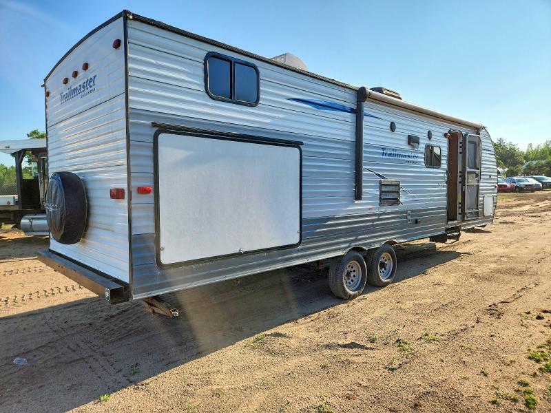 2018 Gulf stream Trailmaste VIN 1NL1G3320J1130011 COPART salvage auction — SIDE, CZ, sold $3,500 on 2026-08-18 (photo 4)