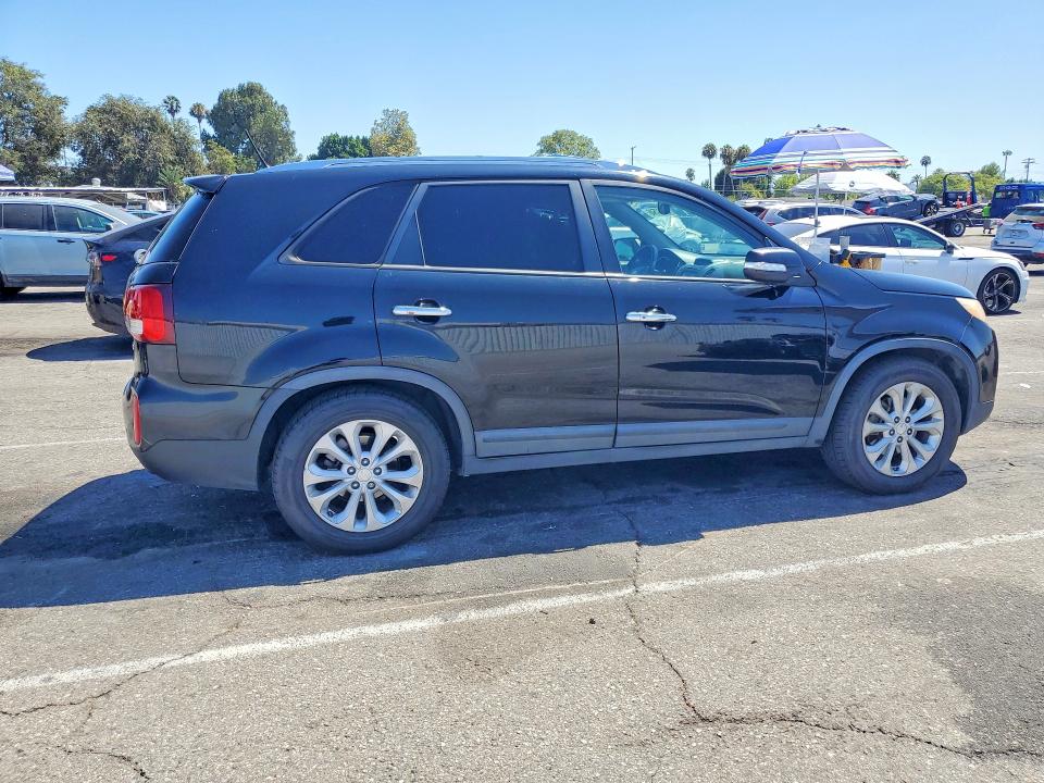2015 Kia Sorento VIN 5XYKU4A72FG587790 COPART salvage auction — MECHANICAL, Ca - Dis/Dlr/Exp Only Clean Title, sold $100 on 2026-07-28 (photo 3)