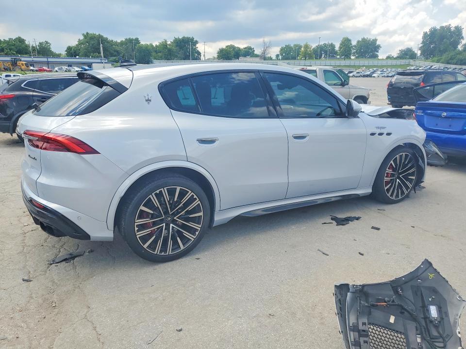 2023 Maserati Grecale VIN ZN682CVT6P7438264 COPART salvage auction — FRONT END, Mo - Salvage Certificate Of Title, sold $15,700 on 2026-07-28 (photo 3)