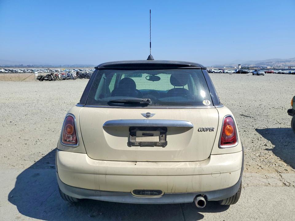 2009 Mini Cooper VIN WMWMF335X9TU75740 COPART salvage auction — MINOR DENT/SCRATCHES, CA - DIS/DLR/EXP ONLY CLEAN TITLE, sold $150 on 2026-08-03 (photo 6)