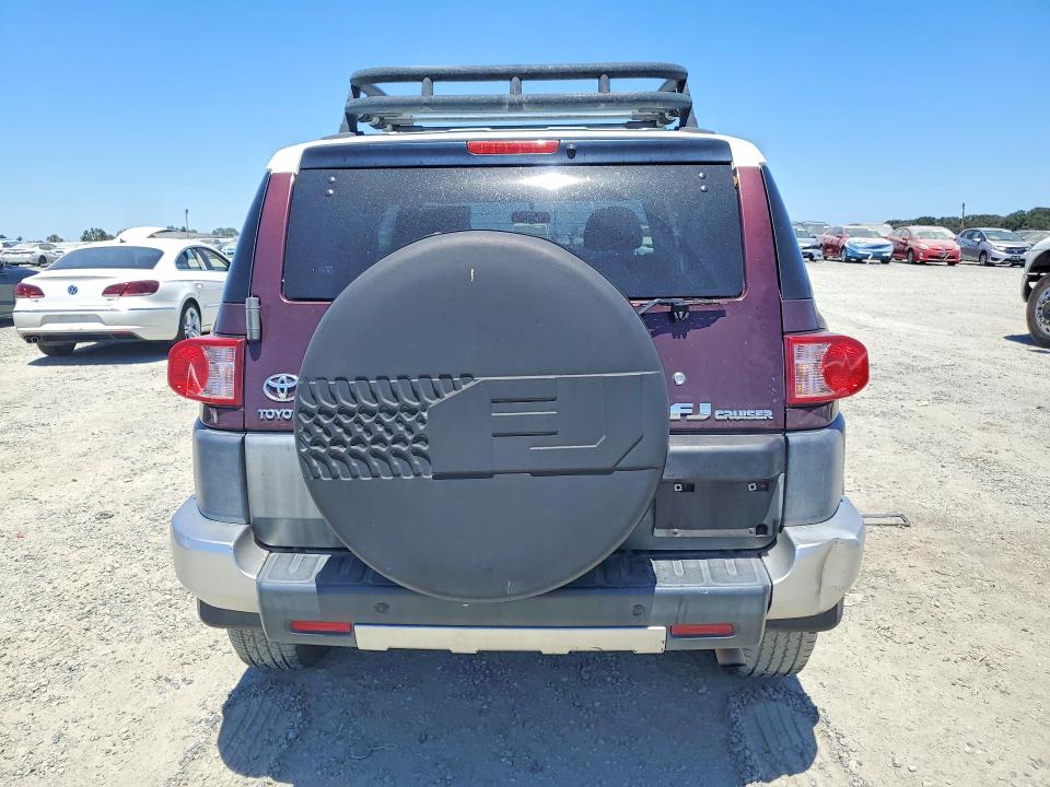 2007 Toyota Fj cruiser VIN JTEBU11F970055977 COPART salvage auction — MINOR DENT/SCRATCHES, Ca - Dis/Dlr/Exp Only Clean Title, sold $975 on 2026-07-23 (photo 6)