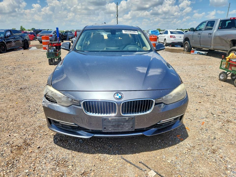 2013 BMW 3er VIN WBA3A5C56DF355611 COPART salvage auction — REAR END, Tx - Salvage Vehicle Title, sold $900 on 2026-08-17 (photo 5)