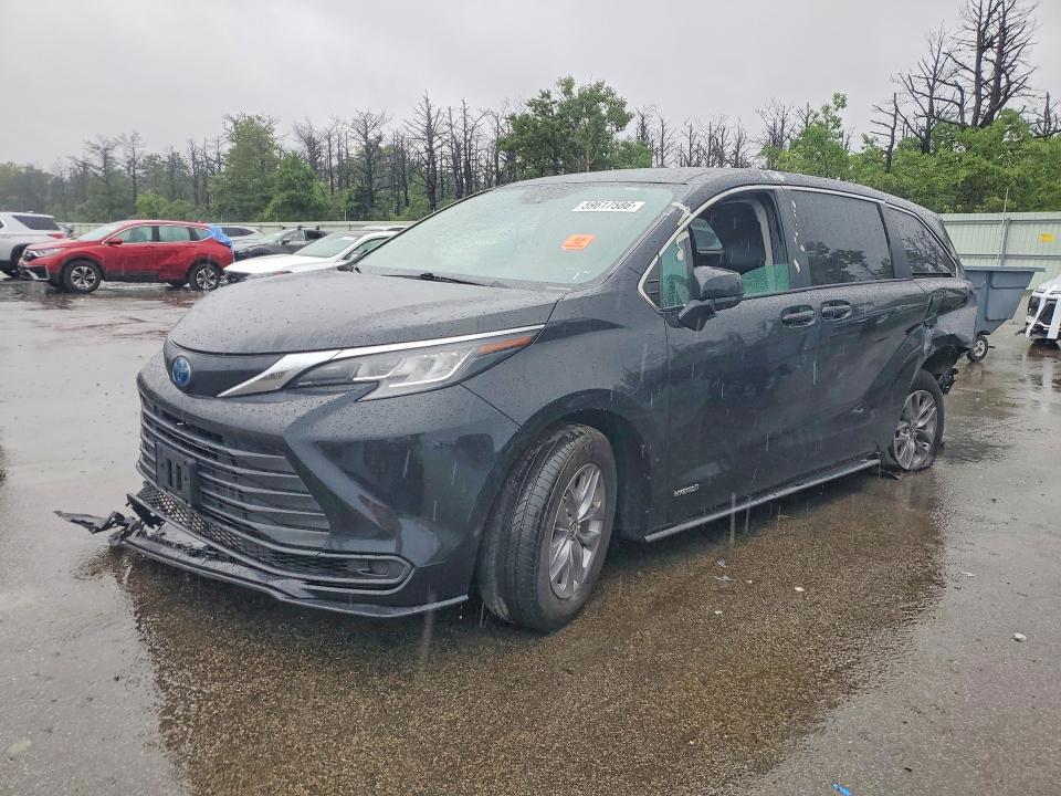 2021 Toyota Sienna VIN 5TDKRKEC9MS047835 — COPART salvage auction photo