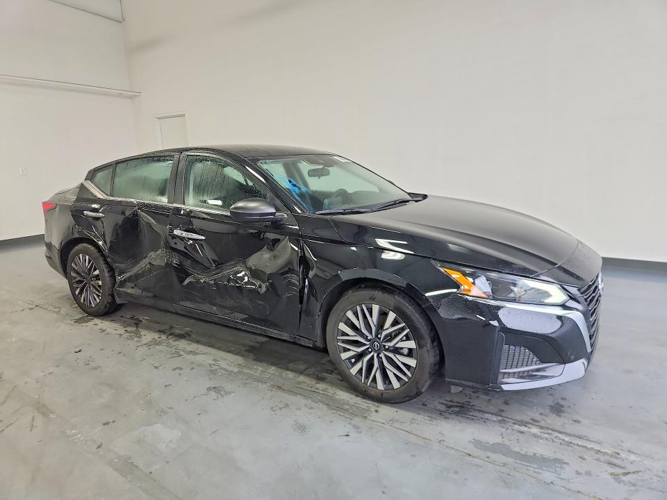 2025 Nissan Altima VIN 1N4BL4DV1SN350228 COPART salvage auction — SIDE, VA - CERT OF TITLE - SALVAGE, sold $5,600 on 2026-08-03 (photo 4)