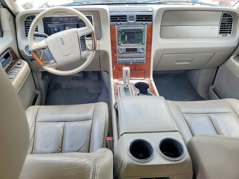 2014 Lincoln Navigator VIN 5LMJJ2H58EEL07867 COPART salvage auction — MINOR DENT/SCRATCHES, La - Certificate Of Title, sold $800 on 2026-07-28 (photo 8)