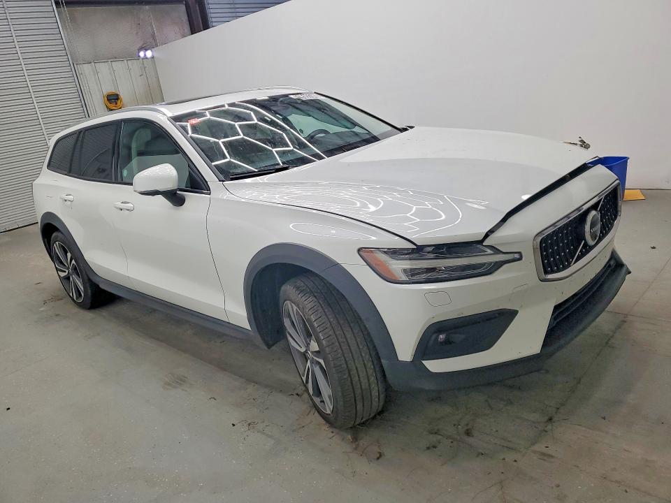 2025 Volvo V60 cross country VIN YV4L12WK6S2146776 COPART salvage auction — FRONT END, FL - CERT OF TITLE SLVG REBUILDABLE, sold $11,700 on 2026-08-05 (photo 4)