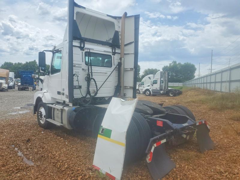2018 Volvo VIN 4V4N39TG8JN892761 COPART salvage auction — MINOR DENT/SCRATCHES, In - Certificate Of Title, sold $6,000 on 2026-08-18 (photo 3)