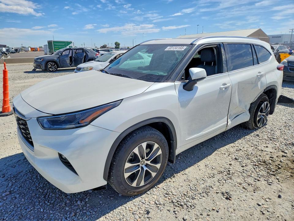 2021 Toyota Highlander VIN 5TDHZRBHXMS538014 COPART salvage auction — SIDE, Co - Public - Salvage Title, sold $7,700 on 2026-07-28 (photo 1)