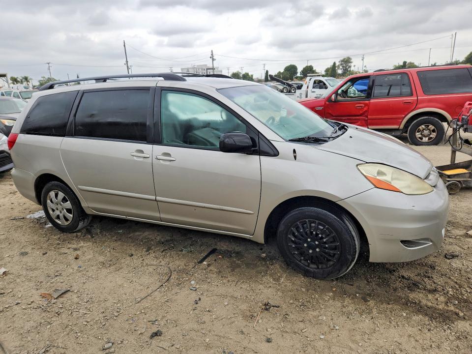 2006 Toyota Sienna VIN 5TDZA23CX6S467213 COPART salvage auction — MINOR DENT/SCRATCHES, CA - DIS/DLR/EXP ONLY CLEAN TITLE (P), sold $650 on 2026-07-27 (photo 4)