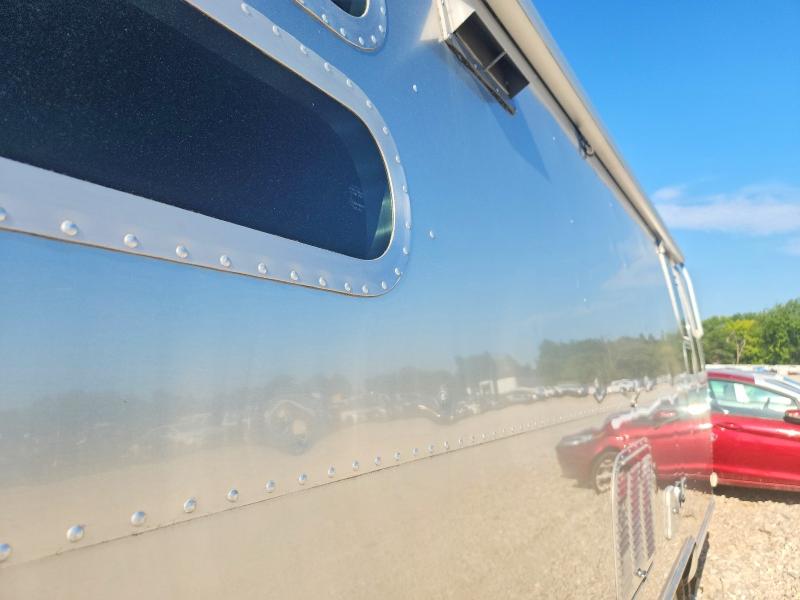 2008 Airstream Camper VIN 1STJFYM288J522184 COPART salvage auction — HAIL, MO - SALVAGE CERTIFICATE OF TITLE, sold $18,300 on 2026-08-13 (photo 9)