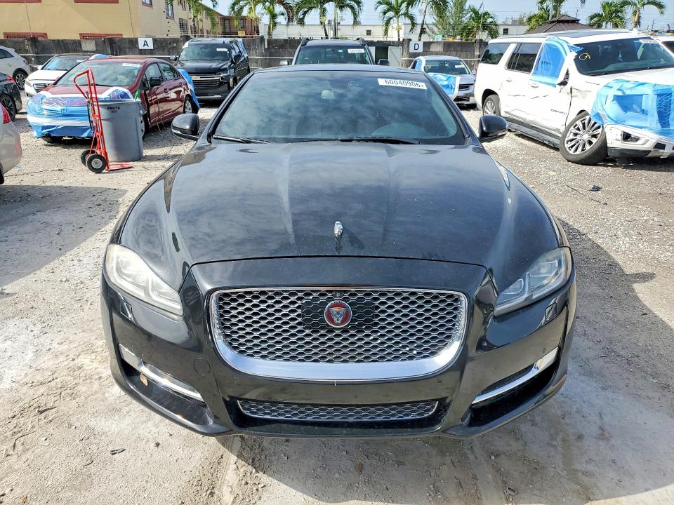 2017 Jaguar Xj VIN SAJWJ2GD5H8W08980 COPART salvage auction — MINOR DENT/SCRATCHES, FL - CERT OF TITLE-REBUILT (P), sold $1,950 on 2026-07-28 (photo 5)
