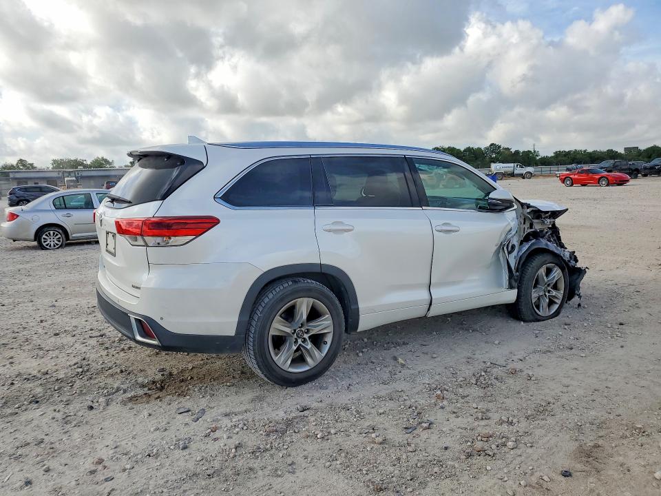 2017 Toyota VIN 5TDYZRFH8HS192030 COPART salvage auction — FRONT END, Tx - Salvage Vehicle Title, sold $6,600 on 2026-07-30 (photo 3)
