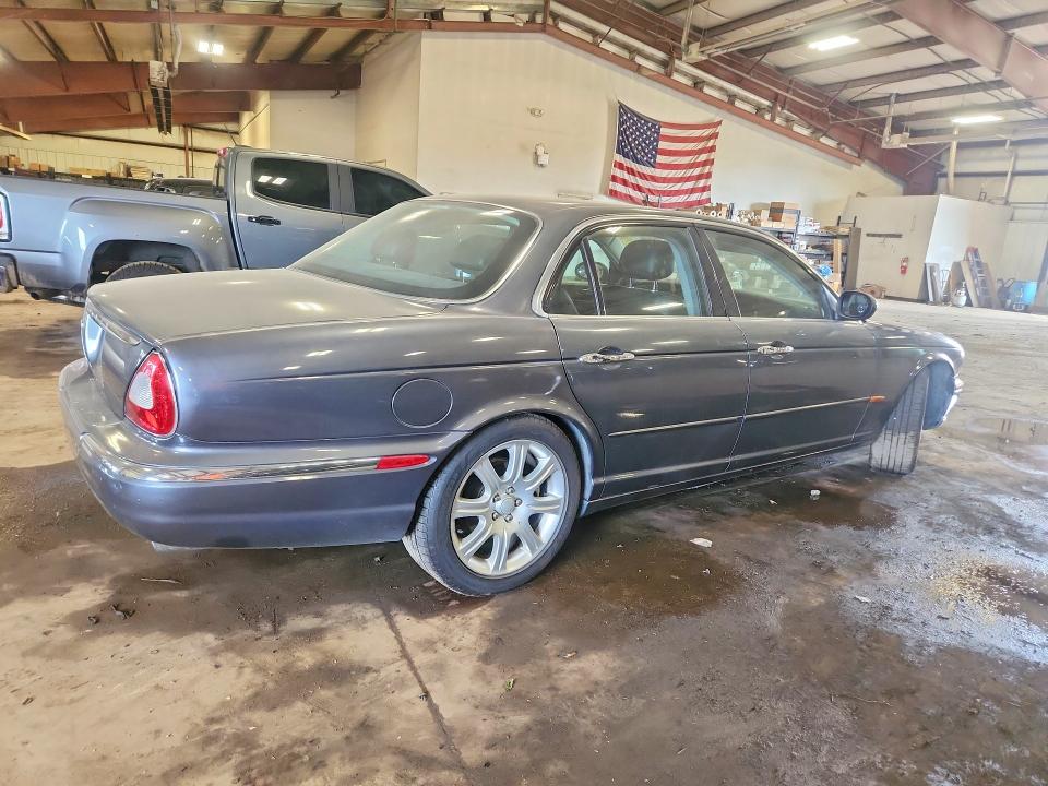 2004 Jaguar Xj series VIN SAJWA71C64SG22528 COPART salvage auction — MINOR DENT/SCRATCHES, Mi - Dealer Only Clean Title, sold $525 on 2026-07-31 (photo 3)