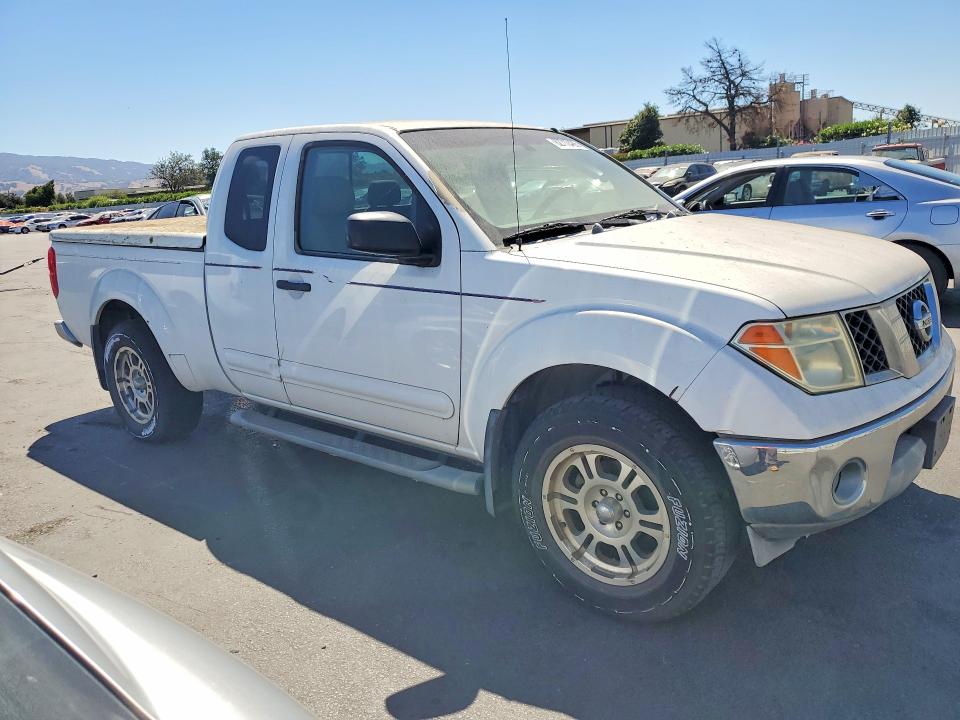 2005 Nissan Navara (frontier) VIN 1N6AD06W05C412300 COPART salvage auction — MINOR DENT/SCRATCHES, Ca - Dis/Dlr/Exp Only Clean Title, sold $400 on 2026-07-30 (photo 4)