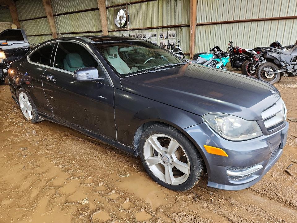 2013 Mercedes-benz C class VIN WDDGJ4HB7DG053015 COPART salvage auction — MINOR DENT/SCRATCHES, TX - CERTIFICATE OF TITLE, sold $825 on 2026-07-24 (photo 4)