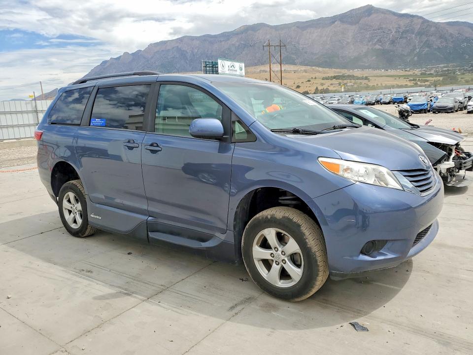 2015 Toyota Sienna VIN 5TDKK3DC6FS582653 COPART salvage auction — NORMAL WEAR, Ut - Certificate Of Title, sold $21,500 on 2026-07-13 (photo 4)