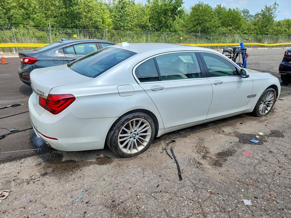 2013 BMW 7er VIN WBAYF8C54DDE59036 COPART salvage auction — MINOR DENT/SCRATCHES, Mi - Dealer Only Clean Title, sold $325 on 2026-07-31 (photo 3)