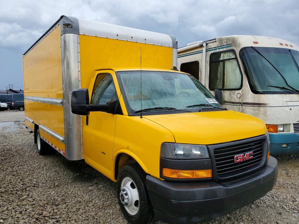2022 Gmc Savana VIN 7GZ37TC7XNN002712 COPART salvage auction — MINOR DENT/SCRATCHES, In - Certificate Of Title, sold $2,100 on 2026-07-30 (photo 4)