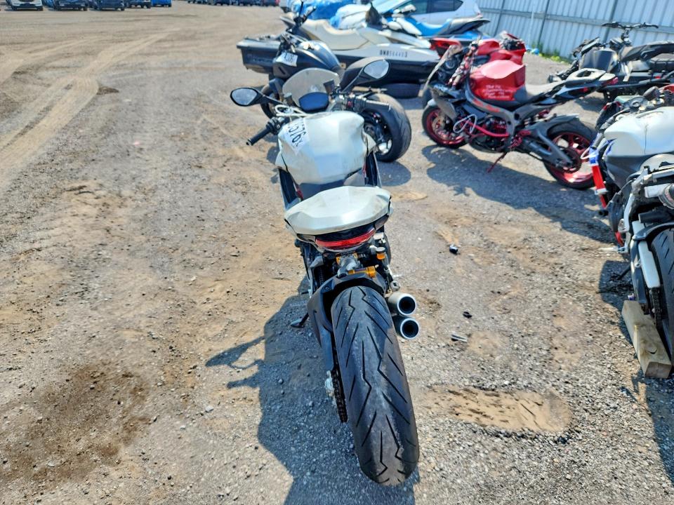 2022 Ducati Supersport VIN ZDMVABDS8NB003948 COPART salvage auction — BURN, On - Permit No Brand - Unfit, sold $6,200 on 2026-08-04 (photo 4)
