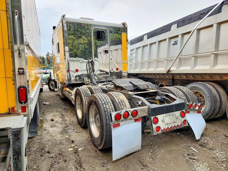 2008 Peterbilt 389 VIN 1XPXDB9X08D755229 COPART salvage auction — SIDE, VA - CERT OF TITLE - SALVAGE, sold $8,000 on 2026-09-03 (photo 2)