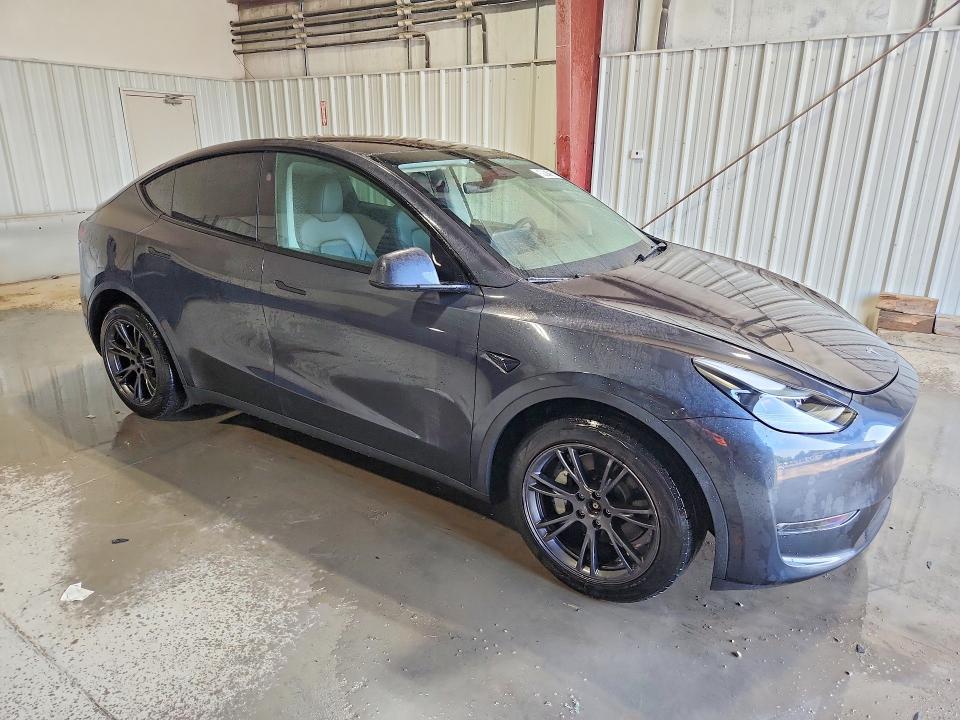 2025 Tesla Model y VIN 7SAYGDEE9SF318510 COPART salvage auction — SIDE, Pa - Cert Of Title, sold $16,800 on 2026-07-30 (photo 4)