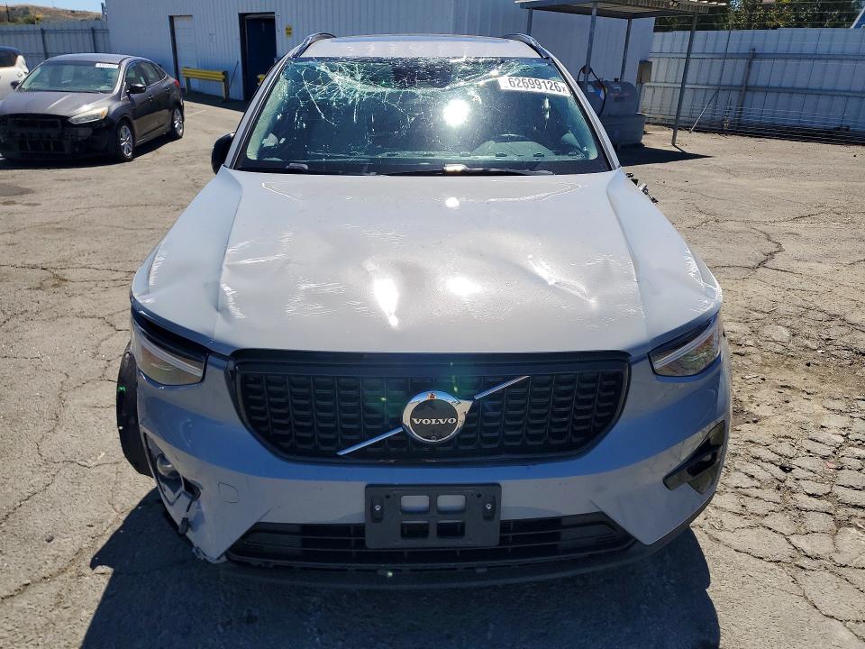 2024 Volvo Xc40 VIN YV4L12UM2R2299864 COPART salvage auction — ROLLOVER, Salvage Title, sold $2,550 on 2026-08-21 (photo 5)