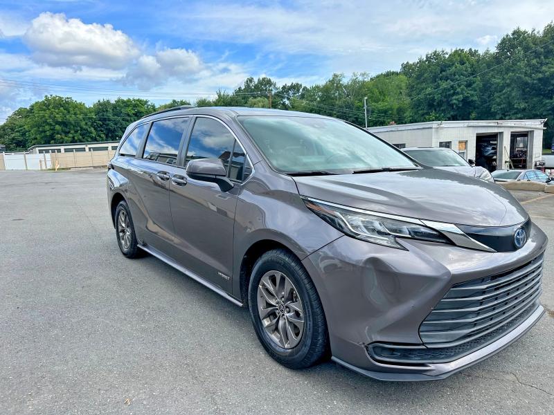 2021 Toyota Sienna VIN 5TDKRKEC2MS025577 COPART salvage auction — MINOR DENT/SCRATCHES, Fl - Certificate Of Title (P), sold $12,700 on 2026-07-17 (photo 4)
