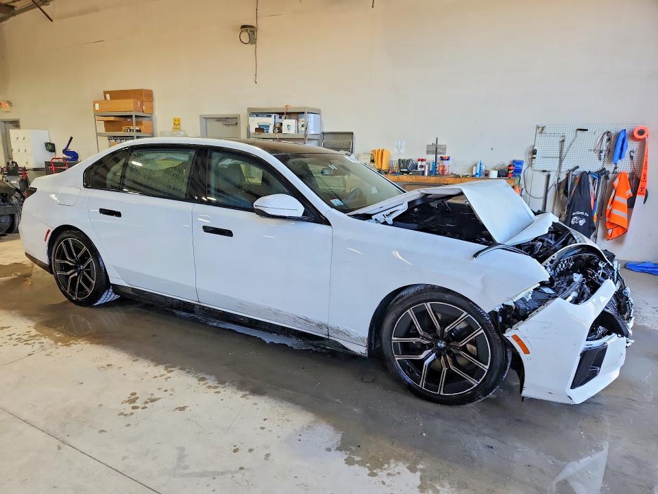 2026 BMW 7 series VIN WBA33EH07TCX69553 COPART salvage auction — FRONT END, MA - CERTIFICATE OF TITLE, sold $40,000 on 2026-08-19 (photo 4)