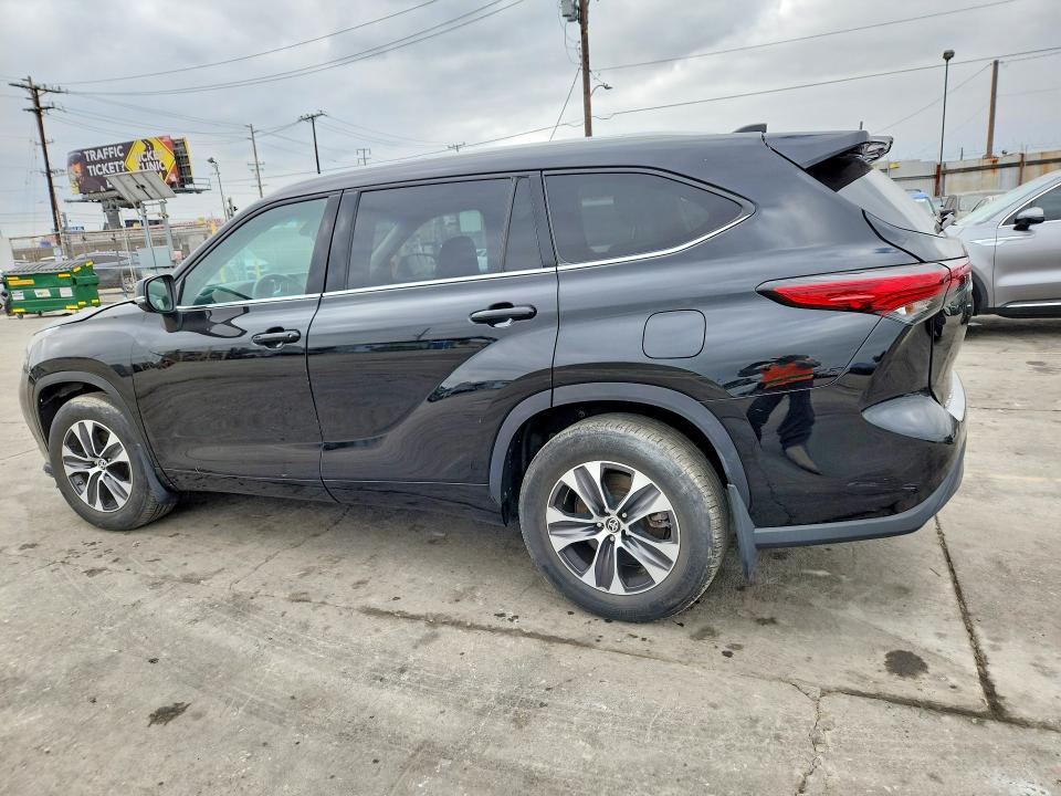 2022 Toyota Highlander VIN 5TDGZRBH0NS586148 COPART salvage auction — FRONT END, Mo - Dis/Dlr/Exp Only Salvage Title, sold $18,400 on 2026-07-09 (photo 2)