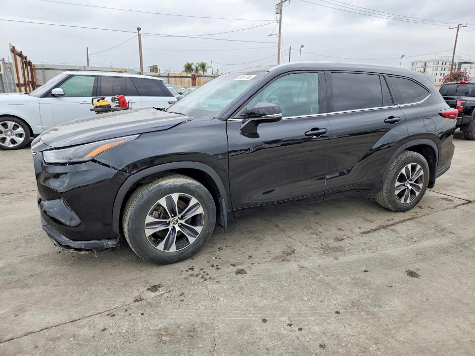 2022 Toyota Highlander VIN 5TDGZRBH0NS586148 COPART salvage auction — FRONT END, Mo - Dis/Dlr/Exp Only Salvage Title, sold $18,400 on 2026-07-09 (photo 1)