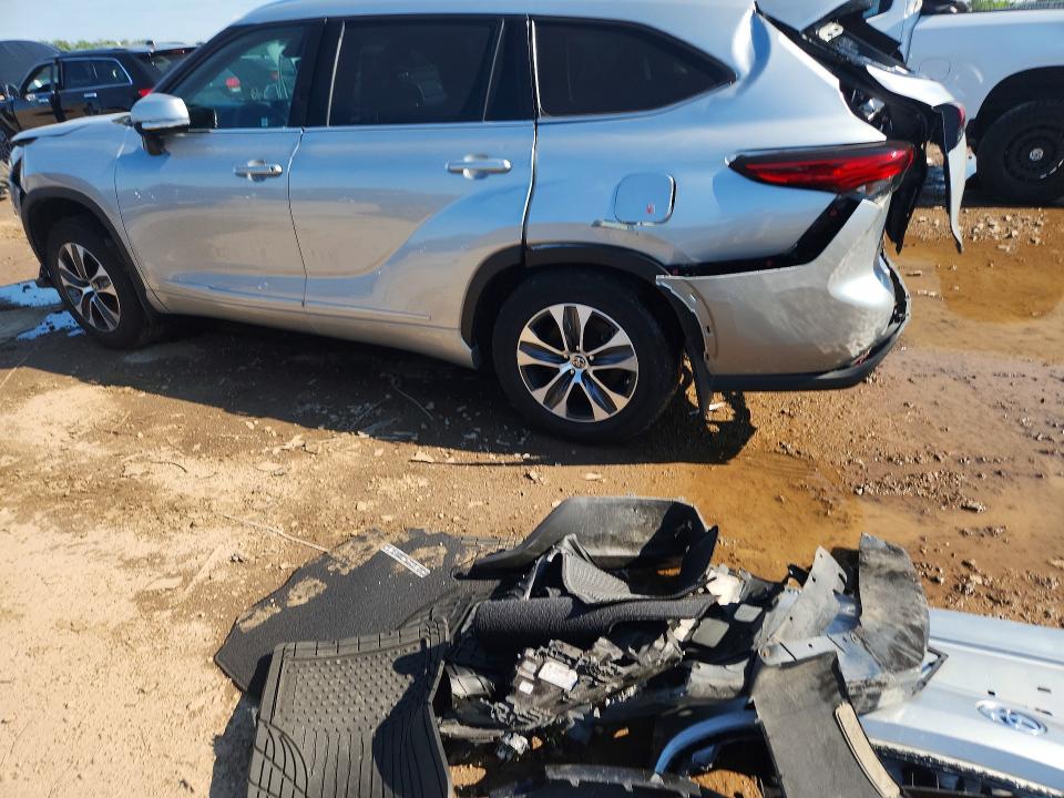 2020 Toyota Highlander VIN 5TDHZRBH5LS502858 COPART salvage auction — REAR END, IL - SALVAGE CERTIFICATE, sold $4,600 on 2026-07-28 (photo 2)