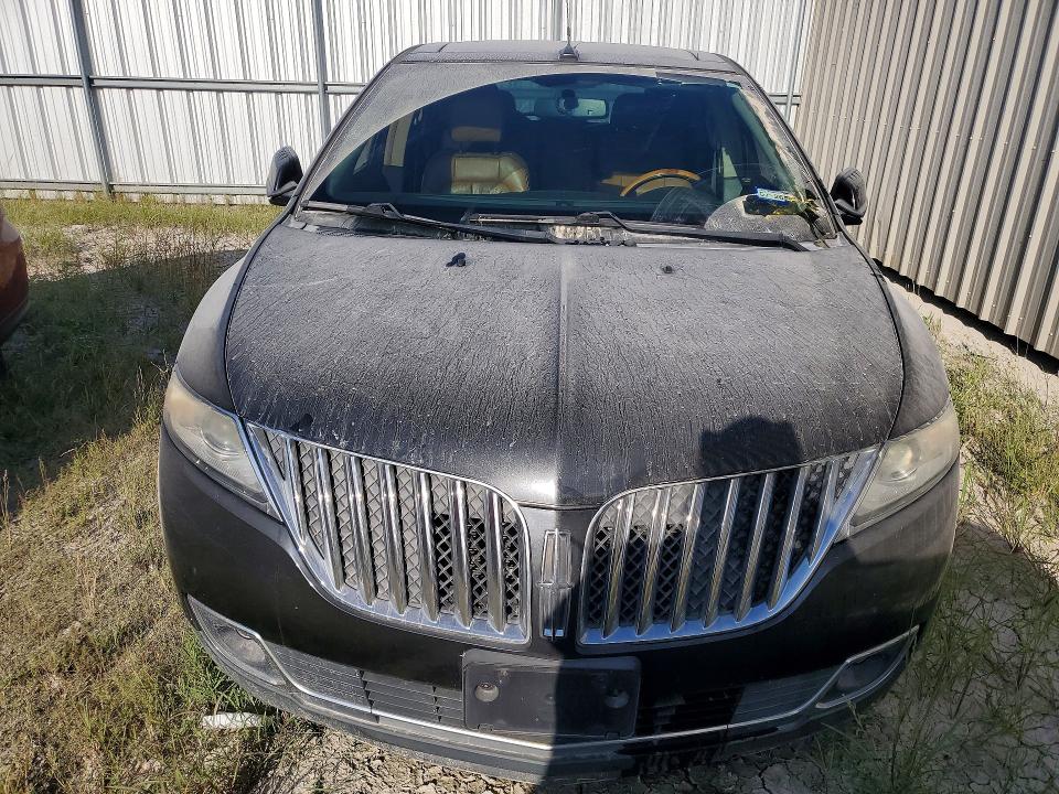 2013 Lincoln Mkx VIN 2LMDJ6JK9DBL30242 COPART salvage auction — VANDALISM, Tx - Salvage Vehicle Title, sold $150 on 2026-07-24 (photo 5)