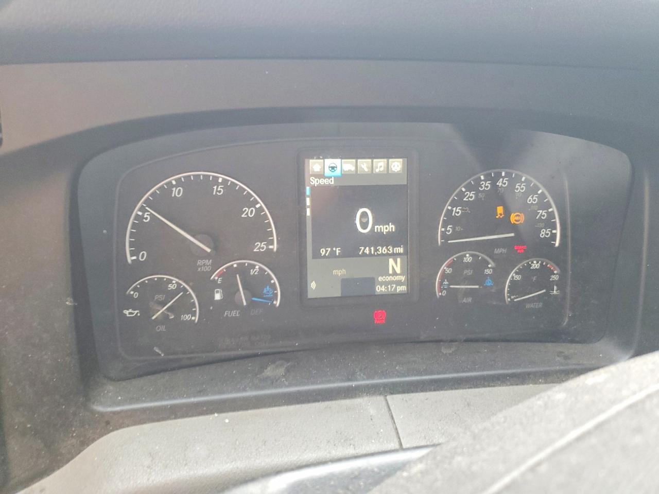 2019 Freightliner Cascadia 126 VIN 1FUJHHDR1KLKV6937 COPART salvage auction — Minor Dent/Scratches, NJ - CERTIFICATE OF TITLE, sold $12,800 on 2026-08-21 (photo 9)