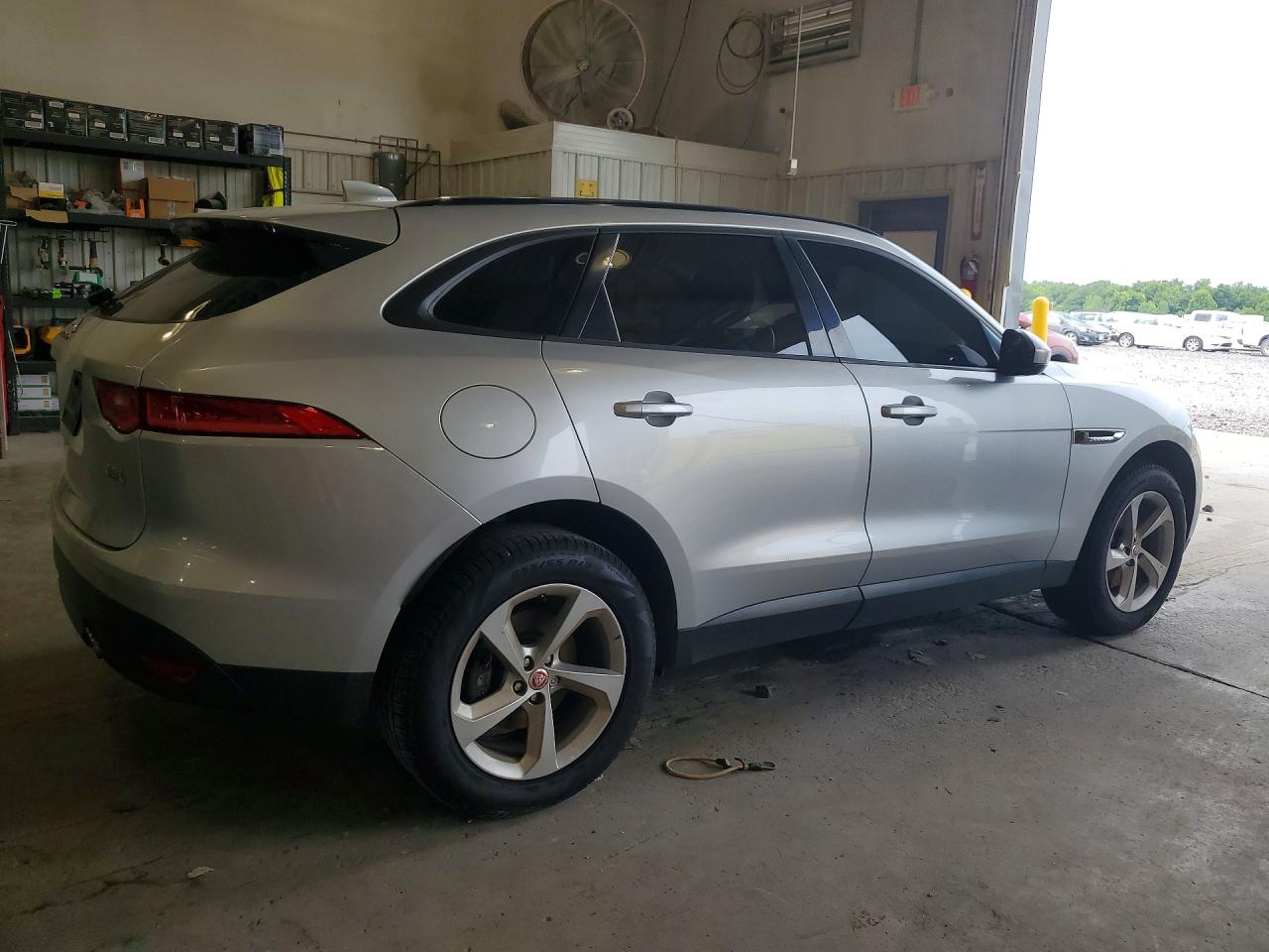2017 Jaguar F-pace VIN SADCJ2BV4HA085028 COPART salvage auction — Mechanical, MO - CERTIFICATE OF TITLE, sold $2,250 on 2026-09-15 (photo 3)