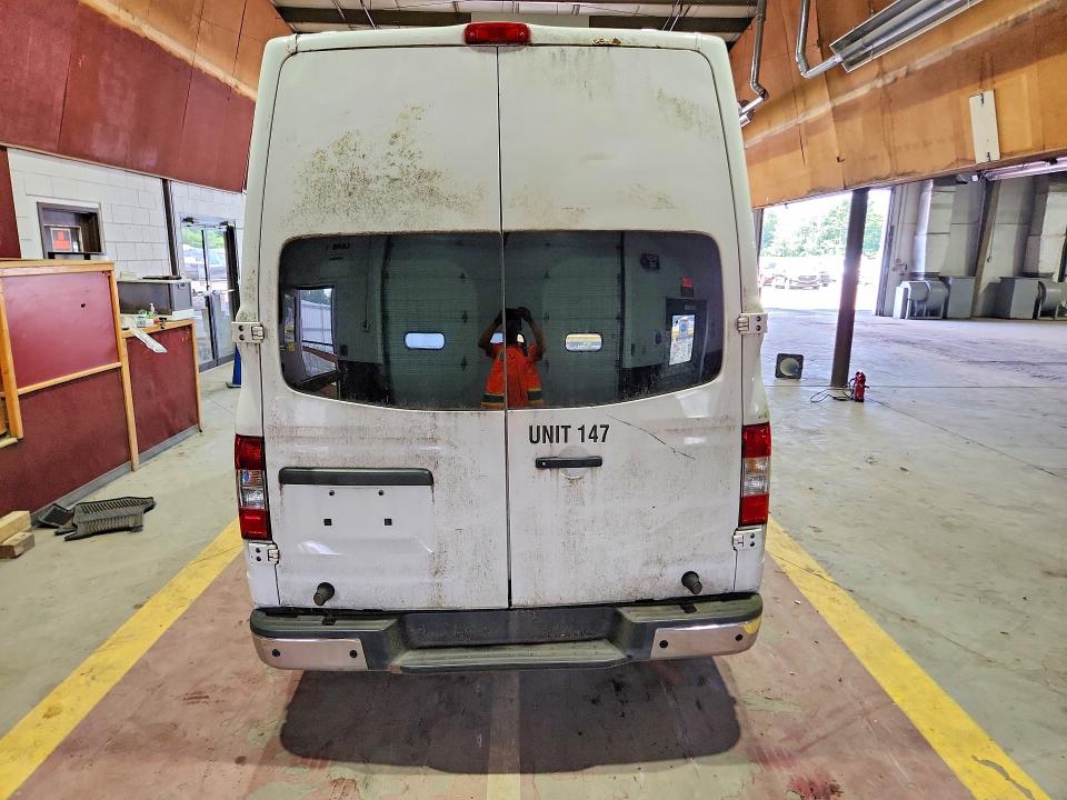 2013 Nissan Nv 2500 VIN 1N6AF0LYXDN106627 COPART salvage auction — MINOR DENT/SCRATCHES, Nj - Certificate Of Title (P), sold $500 on 2026-08-02 (photo 6)