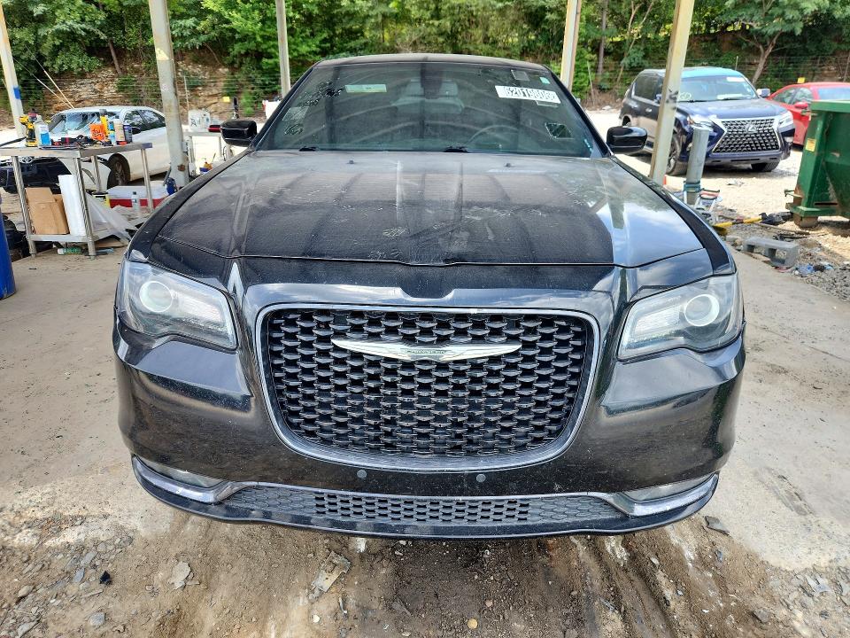 2018 Chrysler 300 VIN 2C3CCAGG6JH267268 COPART salvage auction — NORMAL WEAR, AL - CERTIFICATE OF TITLE, sold $825 on 2026-07-28 (photo 5)