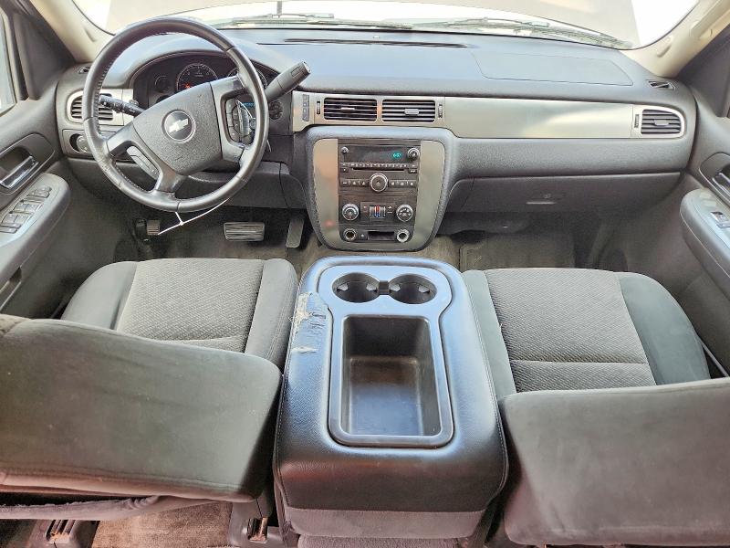 2007 Chevrolet Suburban VIN 1GNFK16397J301471 COPART salvage auction — MINOR DENT/SCRATCHES, Ne - Certificate Of Title, sold $1,600 on 2026-07-09 (photo 8)