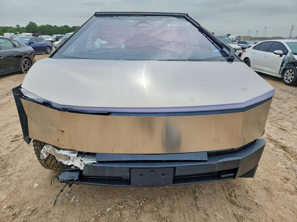 2024 Tesla Cybertruck VIN 7G2CEHEE7RA019624 COPART salvage auction — FRONT END, Tx - Salvage Vehicle Title, sold $44,000 on 2026-07-24 (photo 5)