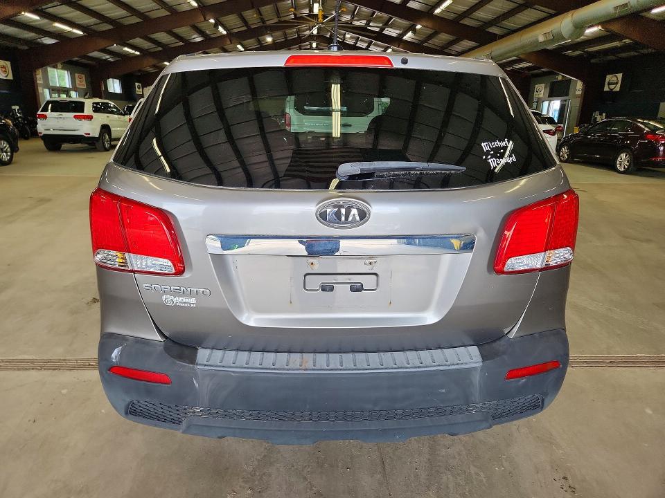 2013 Kia Sorento VIN 5XYKT3A19DG355290 COPART salvage auction — MINOR DENT/SCRATCHES, MA - CERTIFICATE OF TITLE (P), sold $1,800 on 2026-07-27 (photo 6)