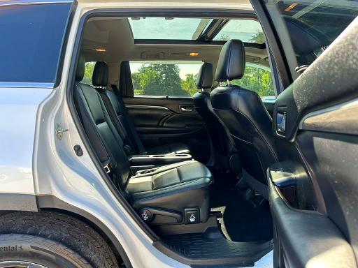 2018 Toyota Highlander VIN 5TDDZRFH9JS890764 COPART salvage auction — MINOR DENT/SCRATCHES, WV - CERTIFICATE OF TITLE, sold $2,750 on 2026-07-29 (photo 6)