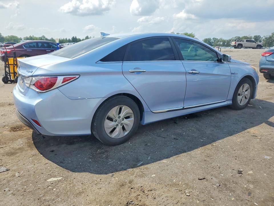 2015 Hyundai VIN KMHEC4A43FA134733 COPART salvage auction — MINOR DENT/SCRATCHES, Salvage Title, sold $175 on 2026-07-15 (photo 3)