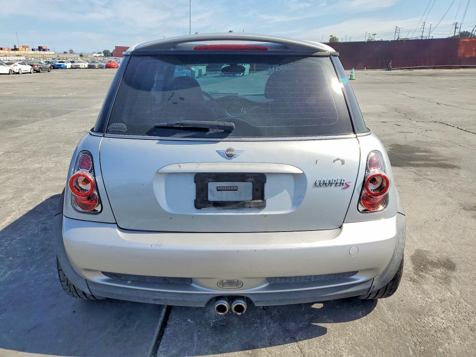 2002 Mini Cooper VIN WMWRE33482TD56996 COPART salvage auction — REAR END, CA - SALVAGE CERTIFICATE, sold $400 on 2026-08-07 (photo 6)