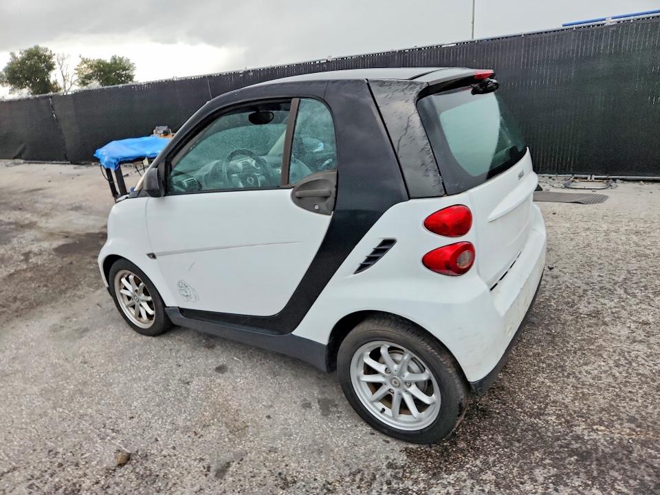 2009 Smart Fortwo VIN WMEEJ31X39K210210 COPART salvage auction — MINOR DENT/SCRATCHES, FL - CERTIFICATE OF TITLE (P), sold $900 on 2026-07-23 (photo 2)